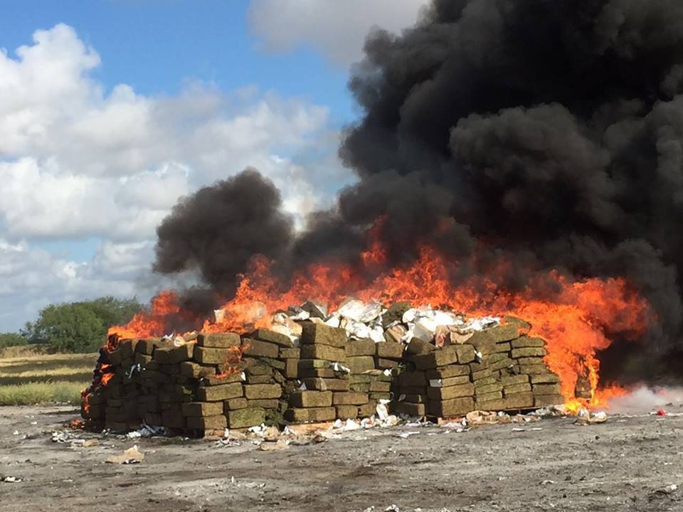 La incineración se realizó en las instalaciones del Campo de Tiro y Pesca, ubicado sobre la carretera a San Fernando.