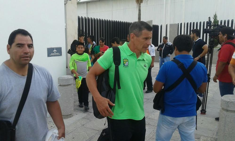 Poco antes de las 19:00 horas de este sábado llegó a Torreón el equipo León.