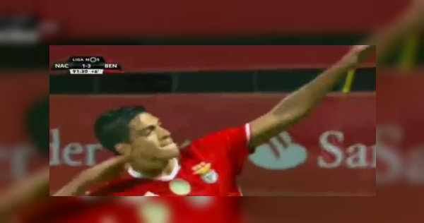 Raúl Jiménez festeja a lo Cuauhtémoc Blanco