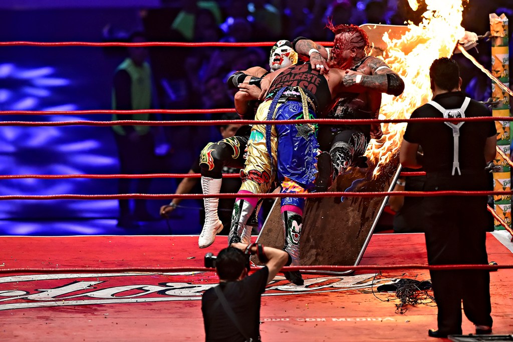 Así fulminó Psycho Clown a Pagano y Dr. Wagner en Triplemanía