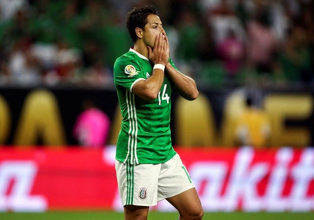 Javier Hernández durante un partido de Copa América Centenario.