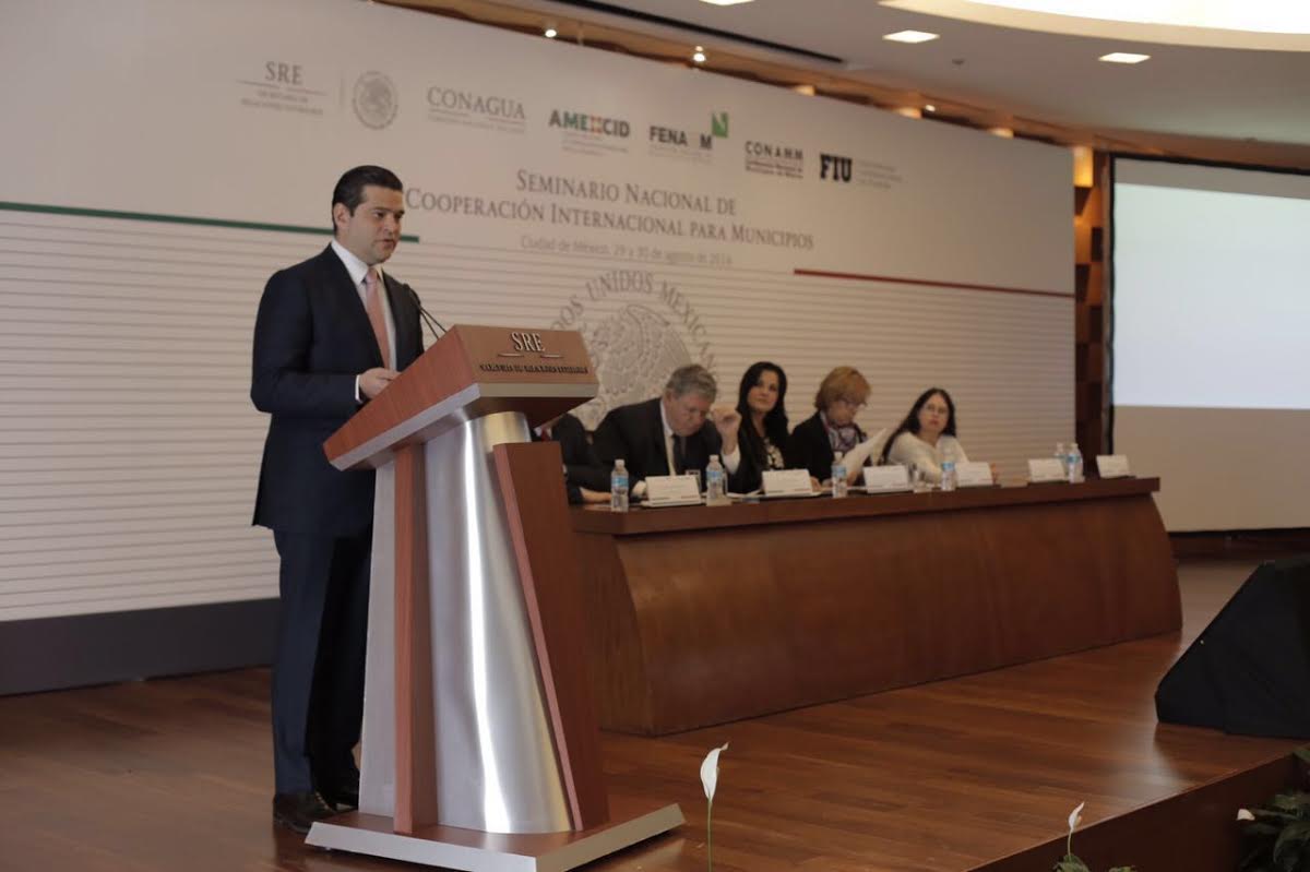 Cienfuegos es vicepresidente de la Conferencia Nacional de Municipios de México. 