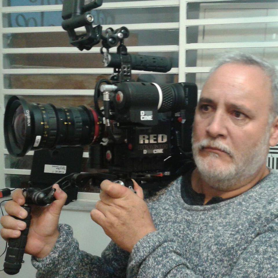 El cineasta de 56 años era conocido por dirigir las películas “Kada Kien su Karma” y “Efecto Tequila”.