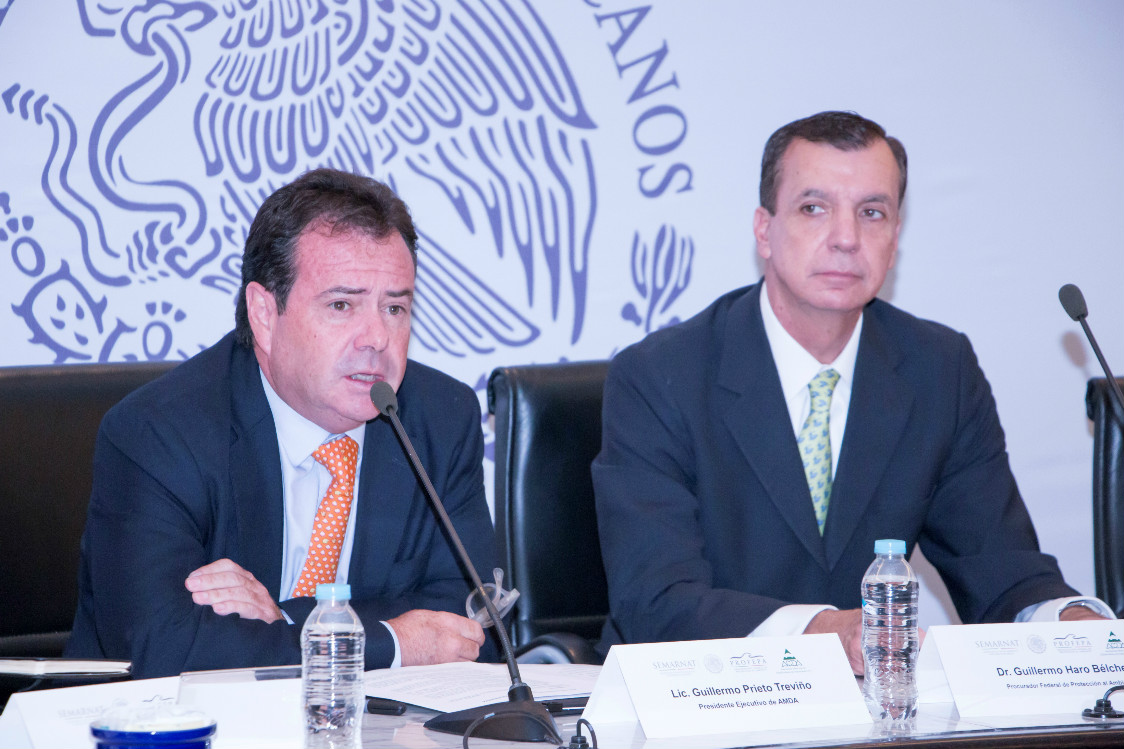 Durante la firma del convenio.
