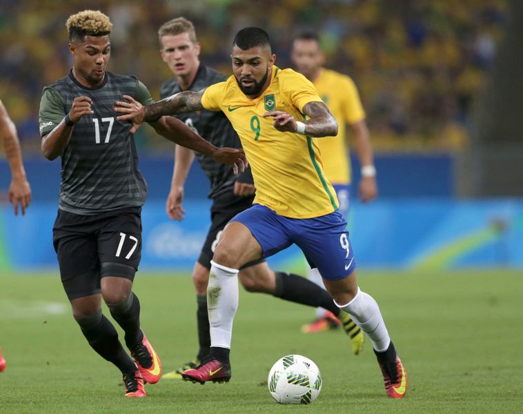 Gabriel Barbosa en la final de los Juegos Olímpicos contra Alemania 