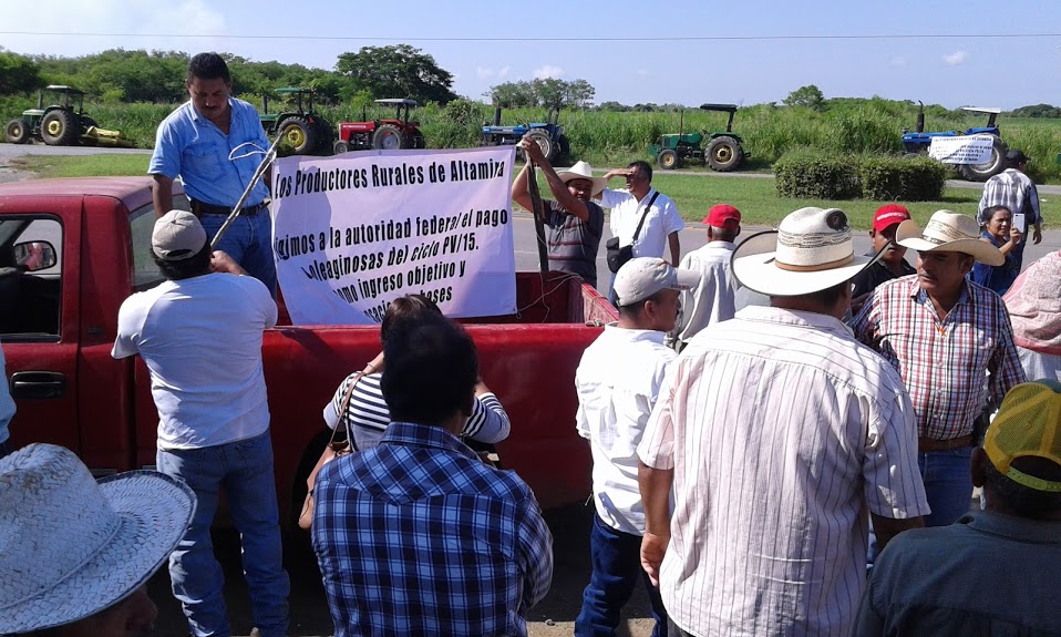 Los ejidatarios han optado por cerrar la carretera.