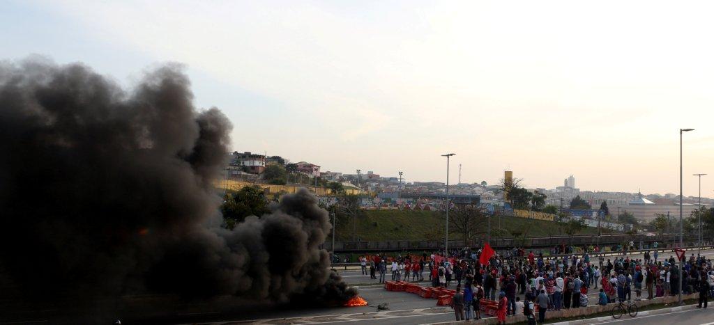La manifestación a favor de Dilma Rousseff bloqueó varios tramos de la Marginal Tietê