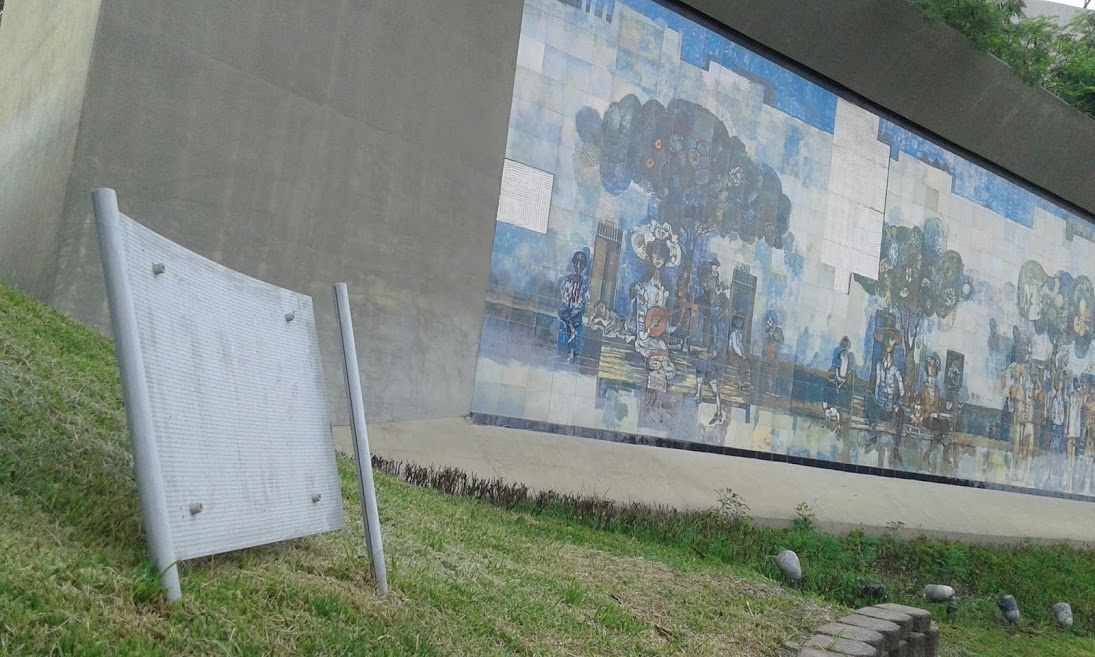 Murales ubicados en Paseo Santa Lucía “Carrera con obstáculos”, “Beso robado” y Carrusel”. 