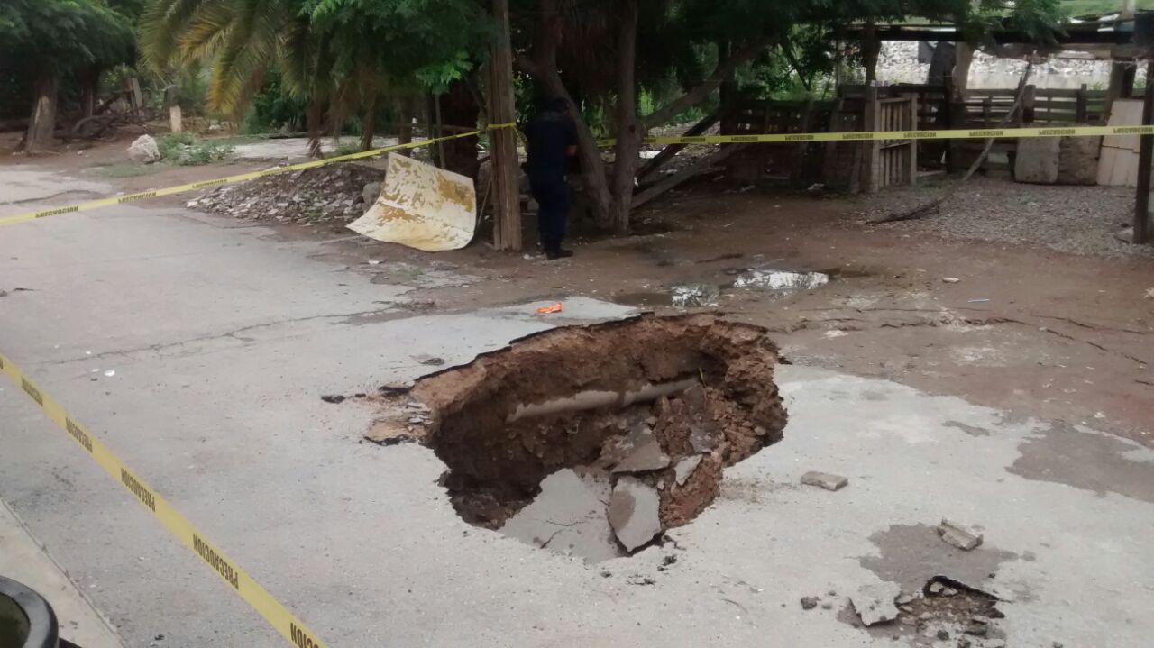 Surgió un abra en la colonia Vista Hermosa de Torreón.