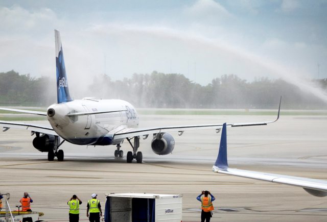 El avión aterrizó casi una hora después en la ciudad de Santa Clara, Cuba.