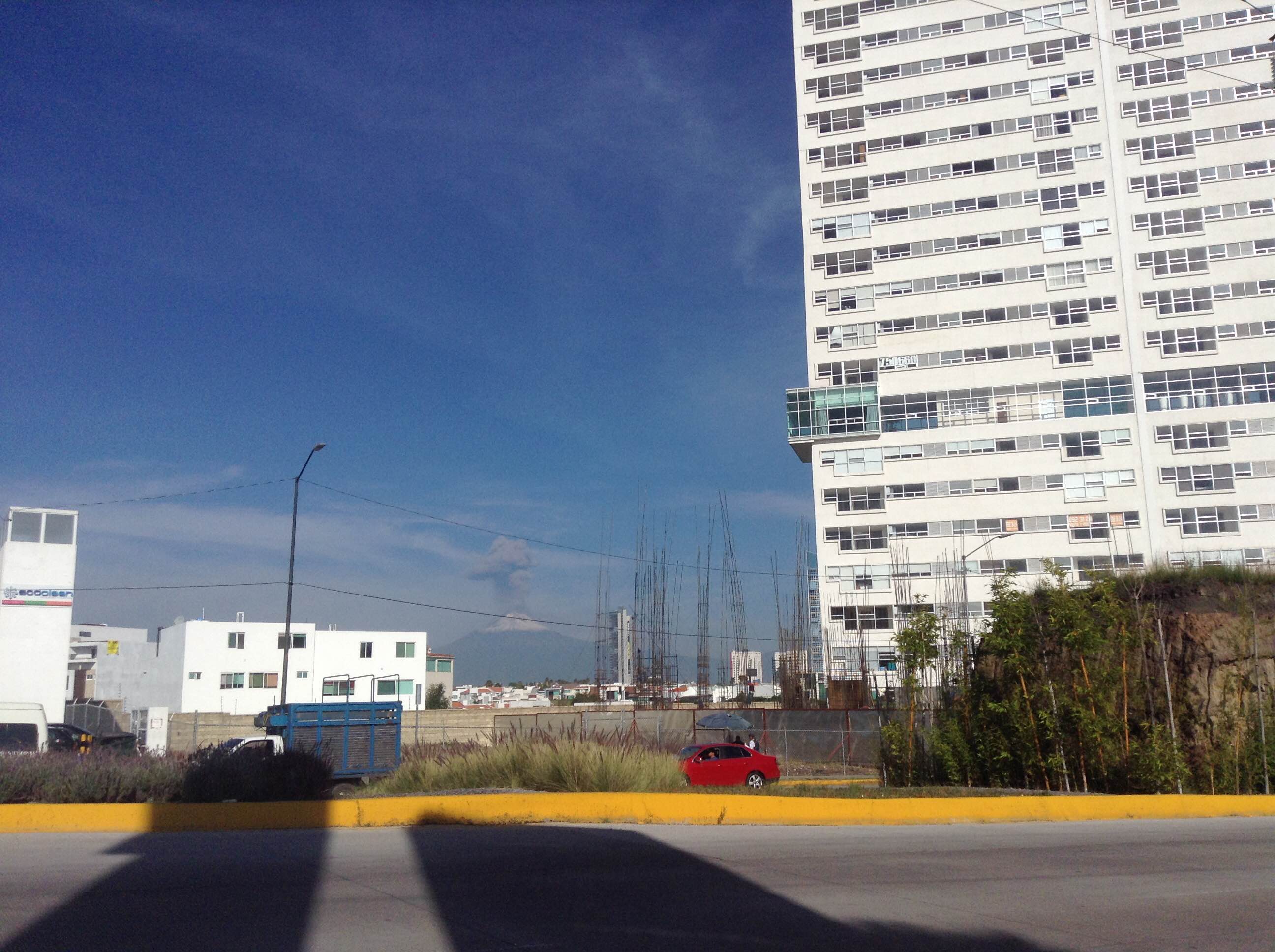 Desde el lunes, el volcán ha reportado diversos sismos. 