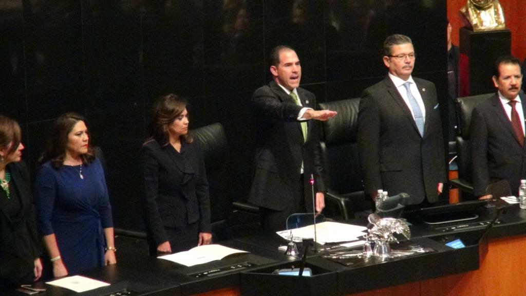 Pablo Escudero rinde protesta como presidente del Senado.