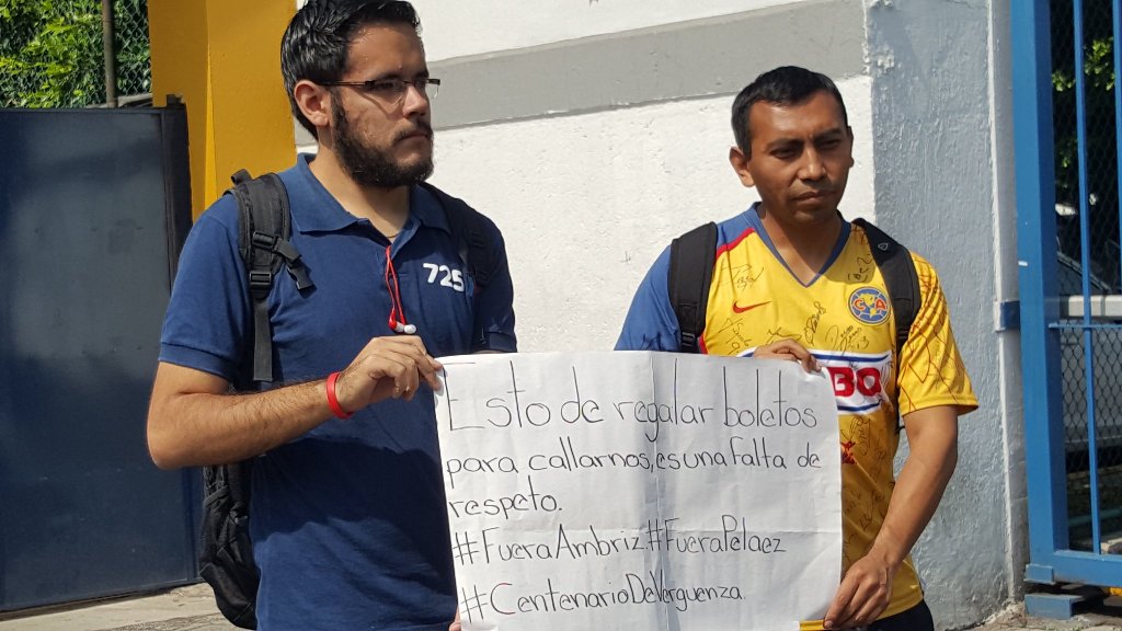 Pocos aficionados se animaron a manifestarse en Coapa 