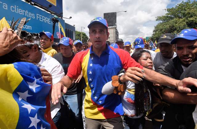 Henrique Capriles es uno de los líderes opositores que encabezan la marcha a favor del revocatorio.