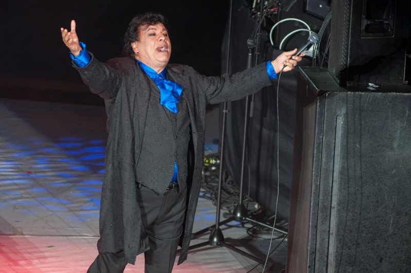 Juan Gabriel en concierto.
