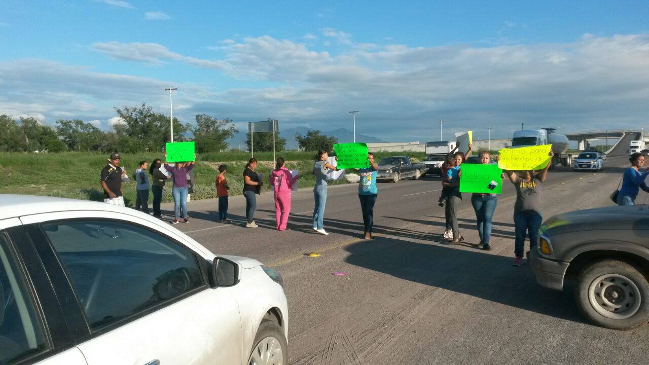 Bloquean carretera a Ciudad Juárez en ejido el Vergel Grupo Milenio Bloquean carretera a Ciudad Juárez en ejido el Vergel Grupo Milenio