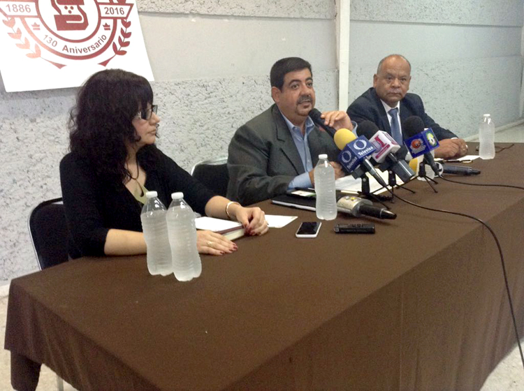 El convenio se firmó esta tarde entre el presidente de la Canaco delegación sureste, Jorge Tafich y los representantes de la funeraria Martínez.