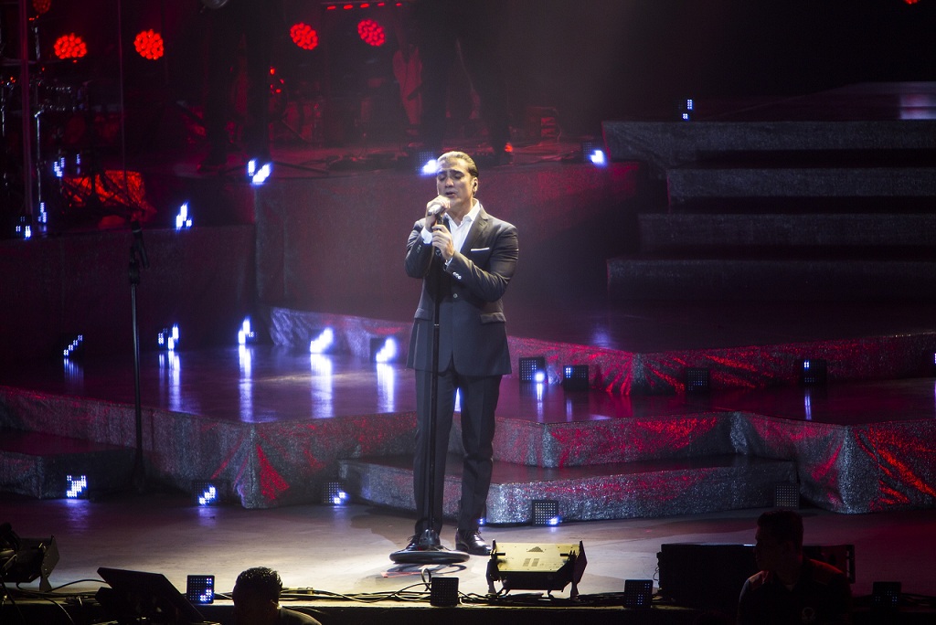 Alejandro Fernández ofeció un emotivo concierto en el Encuentro Internacional del Mariachi y la Charrería