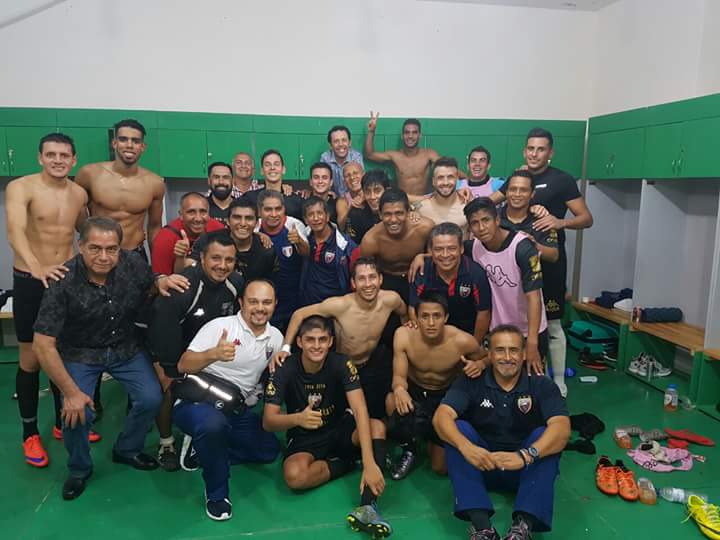 Jugadores de Atlante festejan triunfo ante Cafetaleros