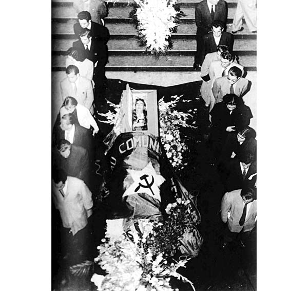 Los funerales de Frida Kahlo causaron gran revuelo.