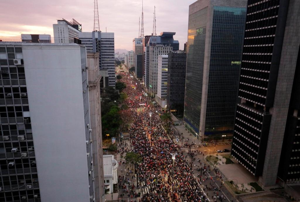 Miles protestan contra gobierno de Temer en Brasil- Grupo Milenio