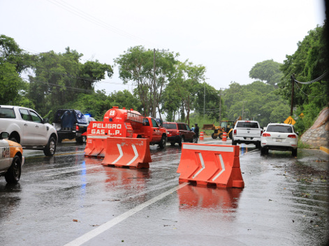 Por los deslaves en las carreteras de Guerrero, la circulación fue muy lenta. 