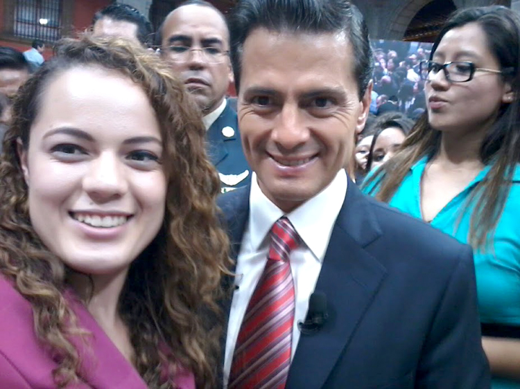 Stephanie Adame y Jaime Manrique, estudiantes del Tecnológico de La Laguna asistieron al Cuarto Informe de Gobierno de Peña Nieto.