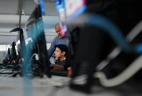 El gobierno capitalino impulsa la conectividad a internet, con el apoyo de la iniciativa privada, dijo el secretario de Desarrollo Económico de la CdM