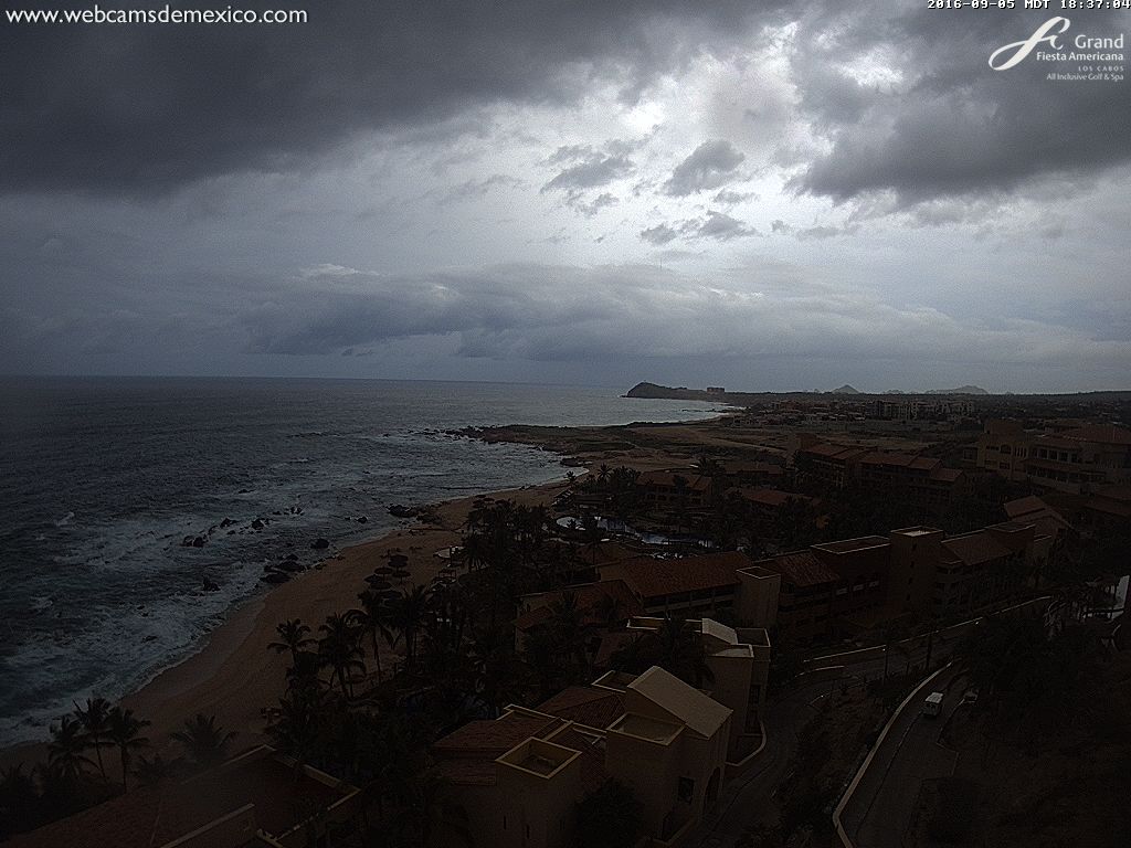 Así luce Cabo San Lucas por los efectos del huracán 'Newton'.