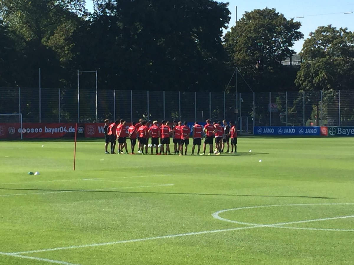 Javier Hernández regresa a los entrenamientos con el Leverkusen 