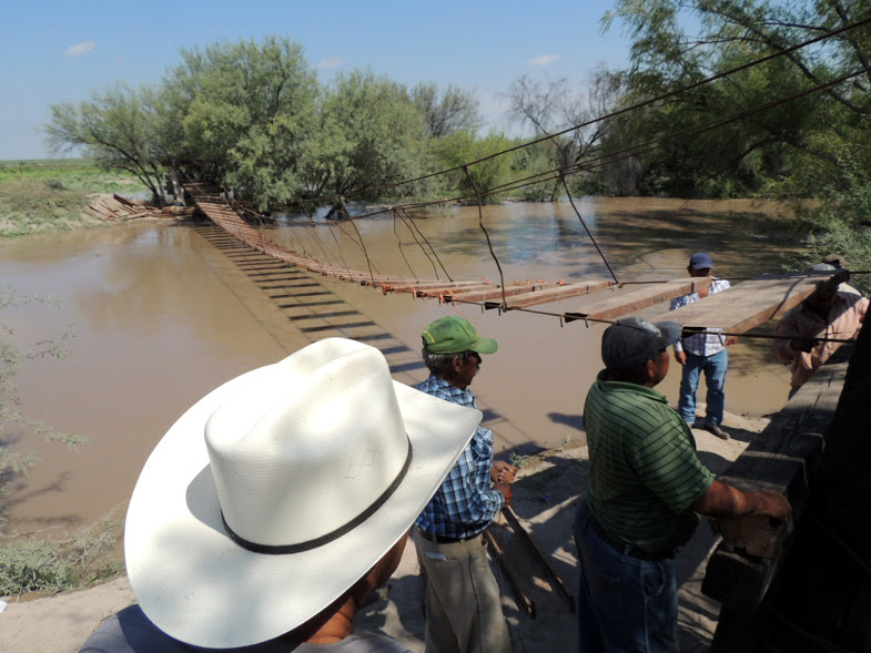 Diferentes comunidades rurales de Coahuila, siguen al pendiente cuidando los bordos a las orillas del Nazas, en caso de que suelten más agua.