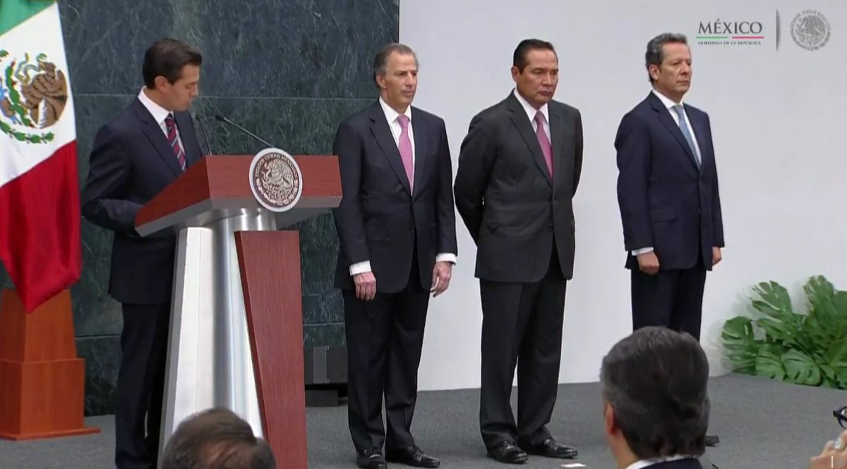 Durante la conferencia se anunció el nombramiento de Lic. Luis Enrique Miranda Nava como nuevo titular de Sedesol.