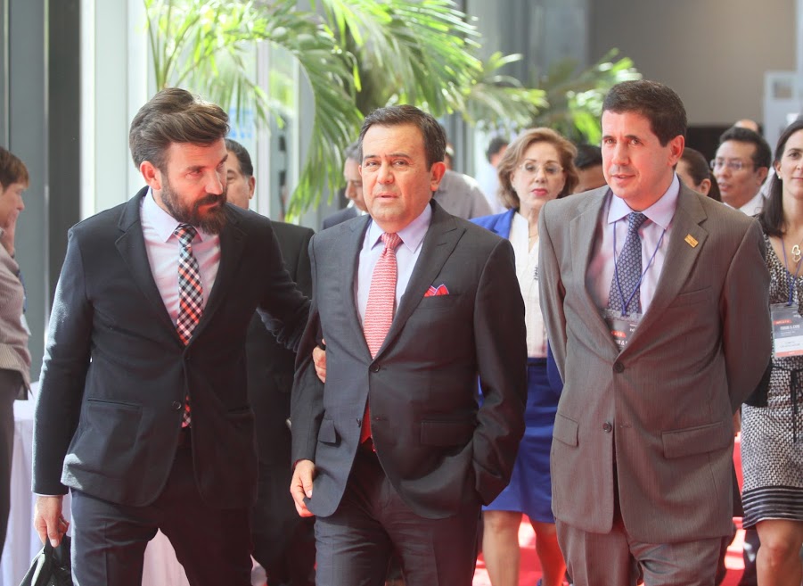 Idelfonso Guajardo, secretario de Economía, acudió al Foro México Industrial Parks 2016.
