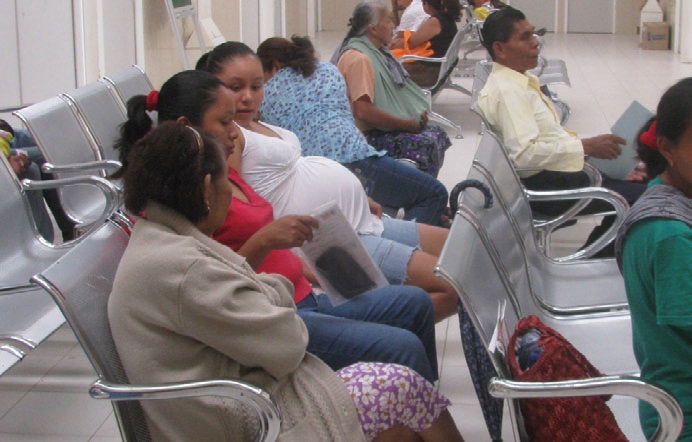 Solamente se les da atención cuando hay sospecha de zika en la mujer embarazada.