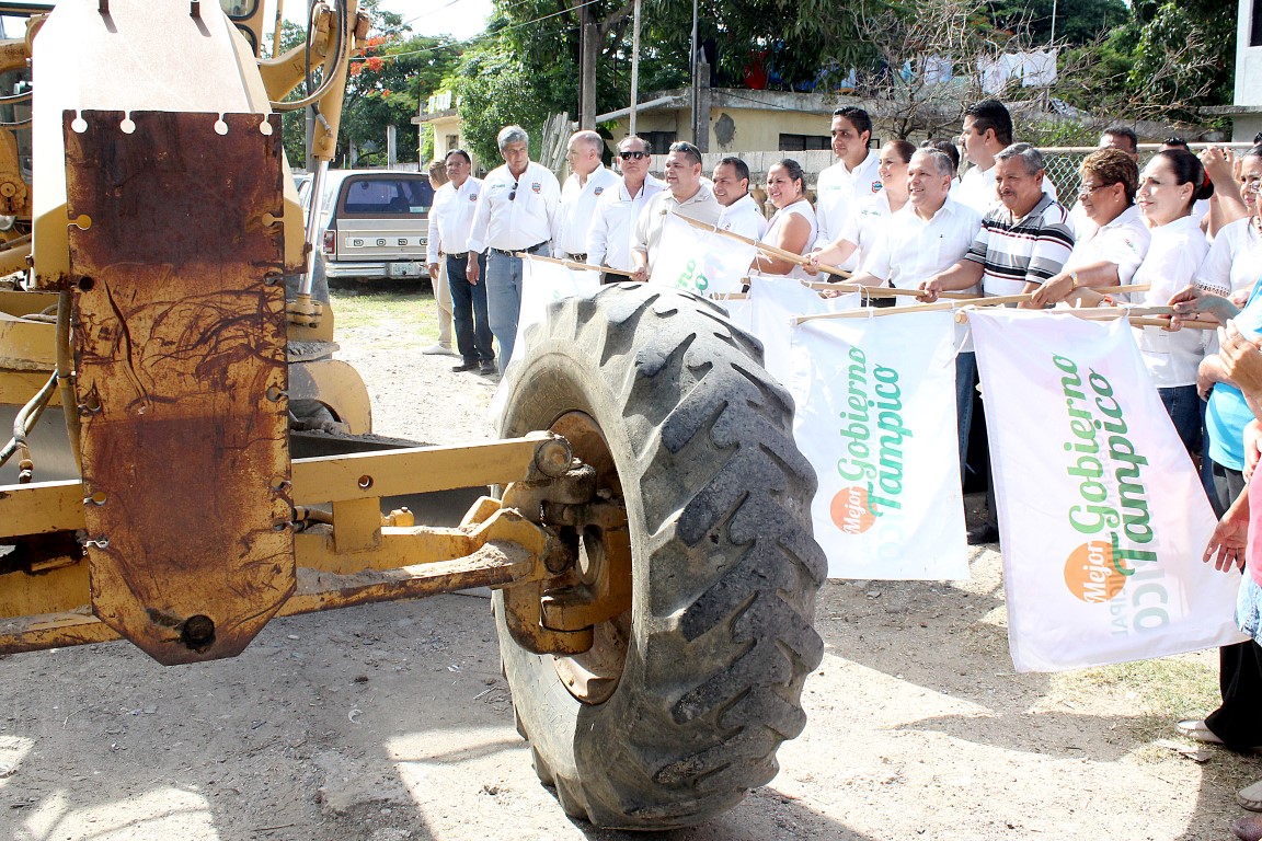 Arranque de pavimentación de calles.