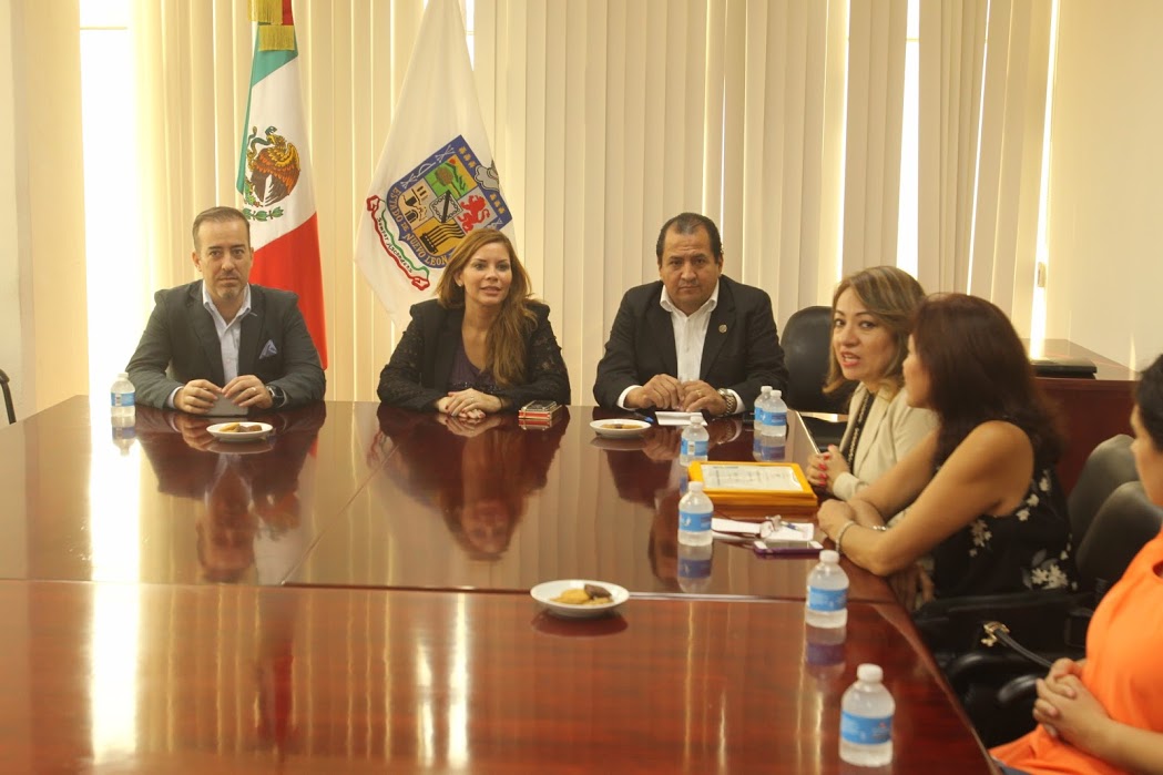 Entregaron reconocimientos a los legisladores independientes por respaldar su posicionamiento a favor de la "familia tradicional".