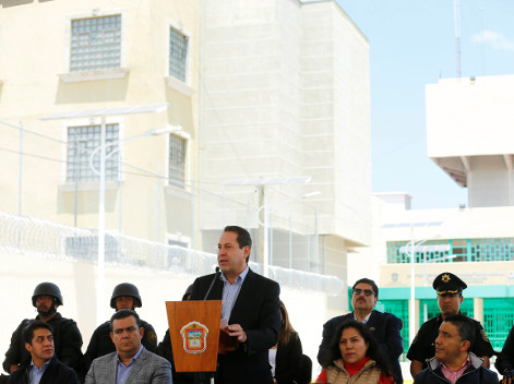 El gobernador del Estado de México inauguró simultánea tres penales en la entidad , ubicados en Tenango del Valle y dos en Nezahualcóyotl, con capacid