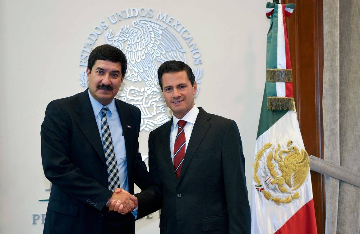 El presidente Enrique Peña Nieto y el gobernador electo de Chihuahua, Javier Corral.