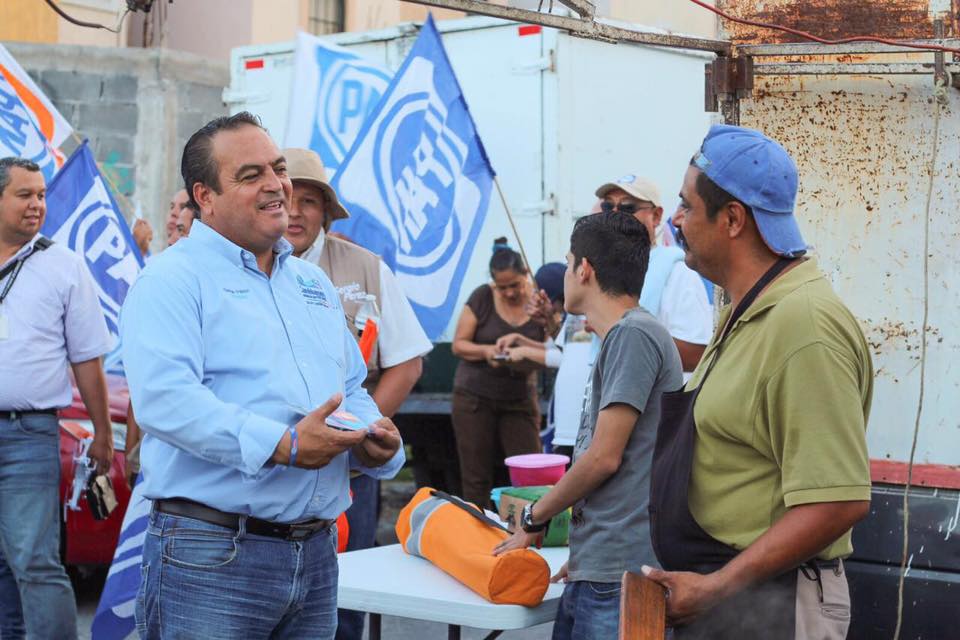 Una de las últimas fotografías que fue subida a las redes sociales del legislador del PAN, esto después de visitar la colonia Residencial El Castillo.