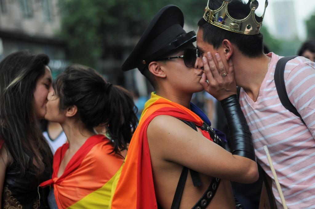 Granados dijo que en la Constitución de la Ciudad de México los constituyentes deberán resguardar los derechos de la comunidad gay. 