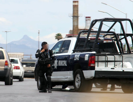 Roban camioneta con violencia esta mañana en Torreón. 