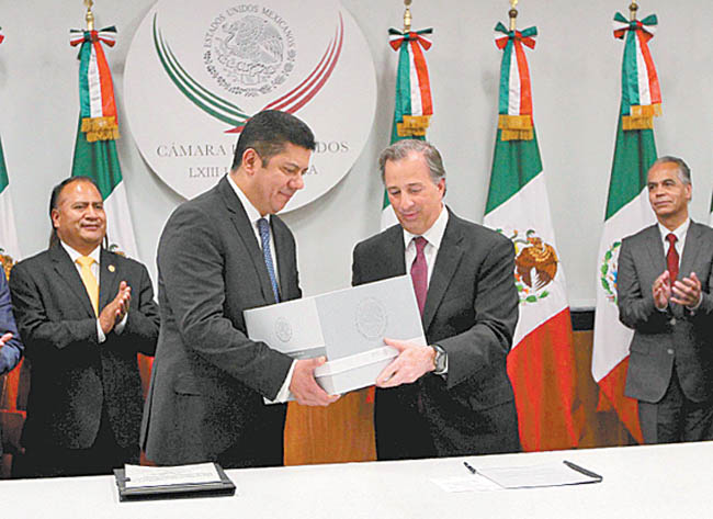 José Antonio Meade, titular de Hacienda, en la entrega del presupuesto. 