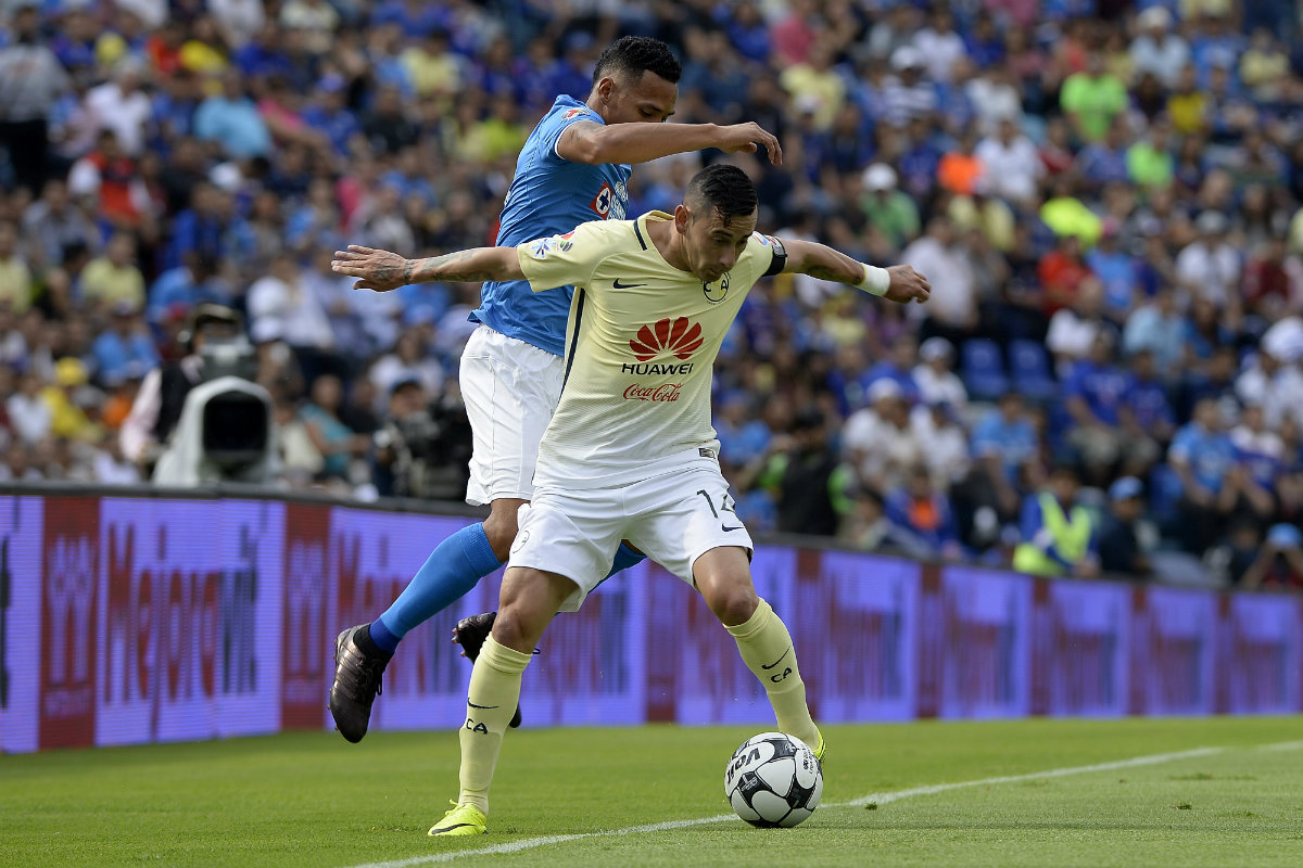 Aldo Leao y Rubens Sambueza en el Clásico Joven
