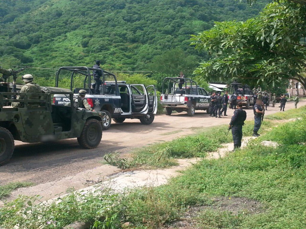 Elementos militares se sumaron alas tareas de patrullaje en algunas zonas rurales de Tepalcatepec y Buenavista Tomatlán.