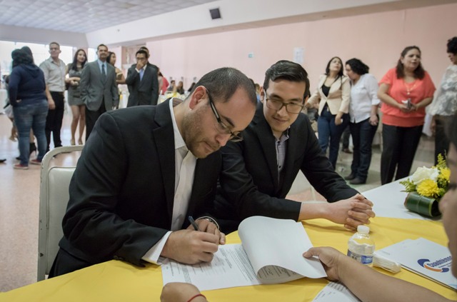 Los diputados de Morena impulsarán una reforma al Código Civil que permita realizar matrimonios entre personas del mismo sexo, en todo el país. 