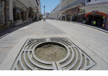 Lucen vacíos los espacios que fueron destinados para las plantas.