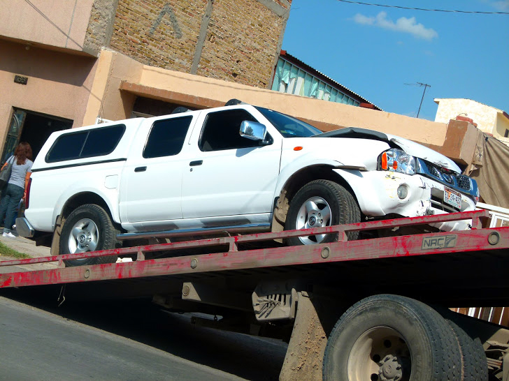 Se registró un choque entre un taxi y una camioneta, sobre la calle 11 y avenida Corregidora de Torreón.