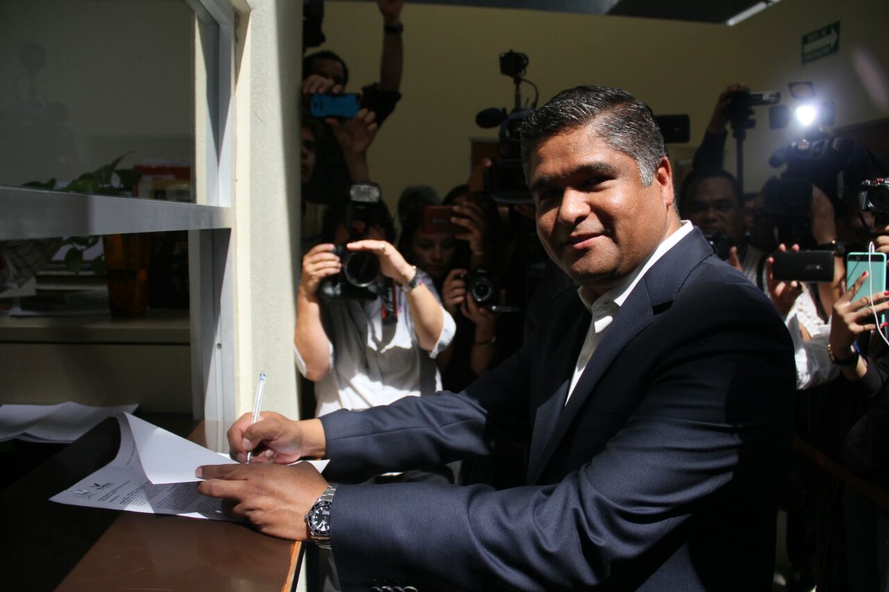 El alcalde Víctor Fuentes presentó ante el Congreso una iniciativa.