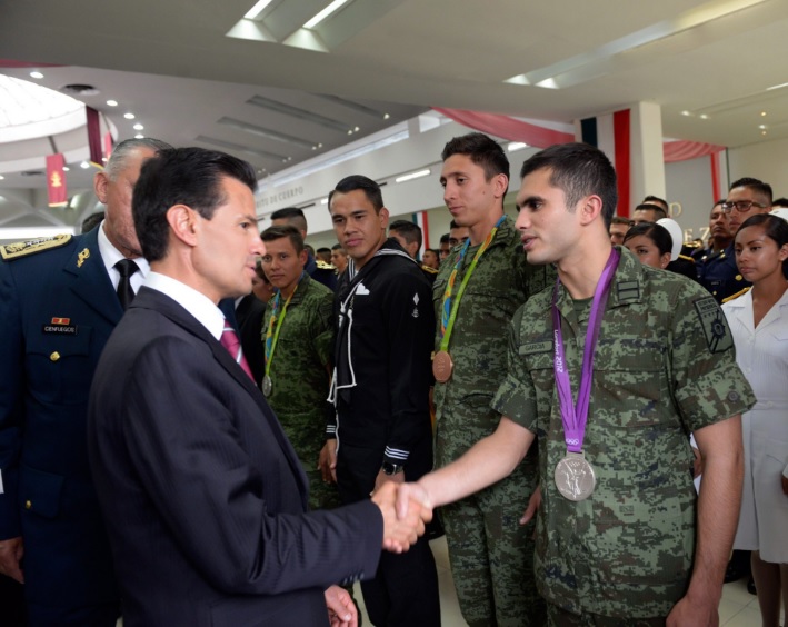 Iván García, Rommel Pacheco y Germán Sánchez con el presidente EPN