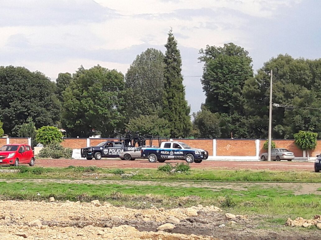 Los manifestantes fueron retirados por la policía del municipio. 